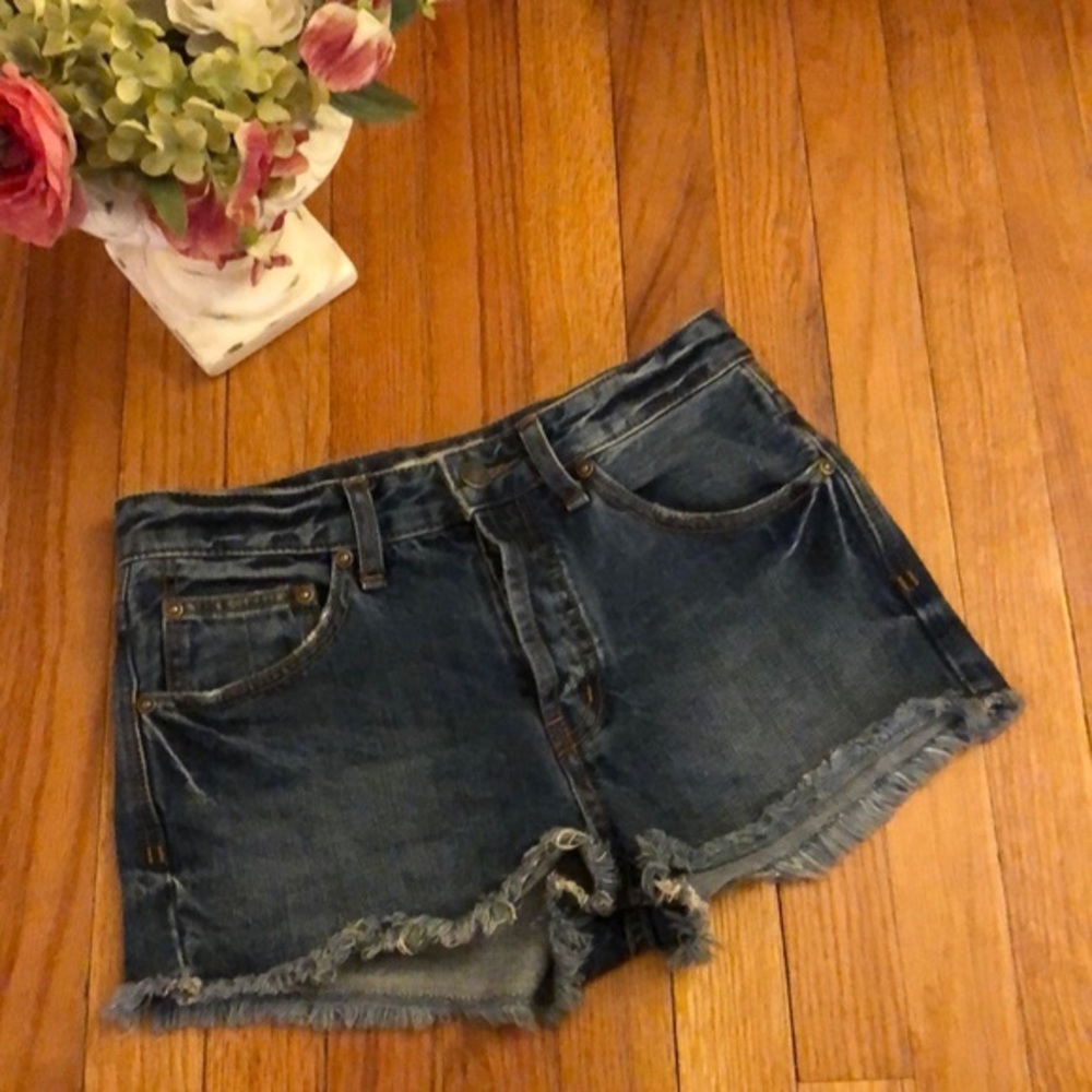 🌻Free People Cut Off Denim Short‎ Size 25 🌻